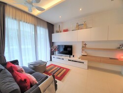The Palette (D18), Condominium #557874791